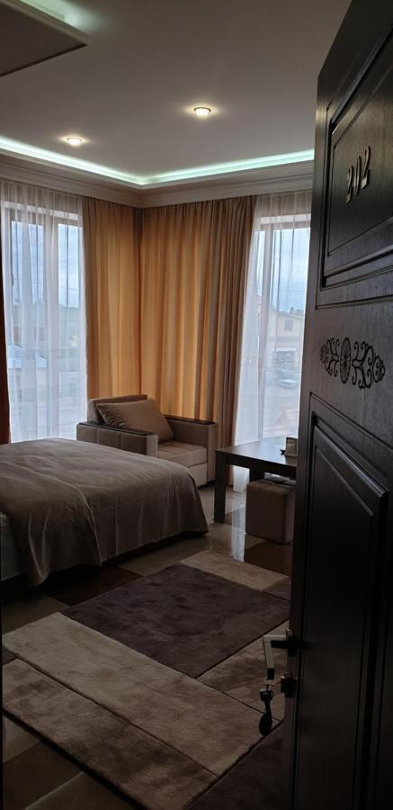 Khrchit Hotel Martuni Ngoại thất bức ảnh