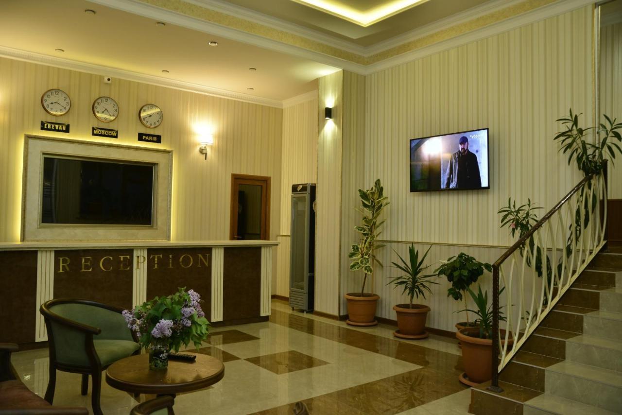 Khrchit Hotel Martuni Ngoại thất bức ảnh