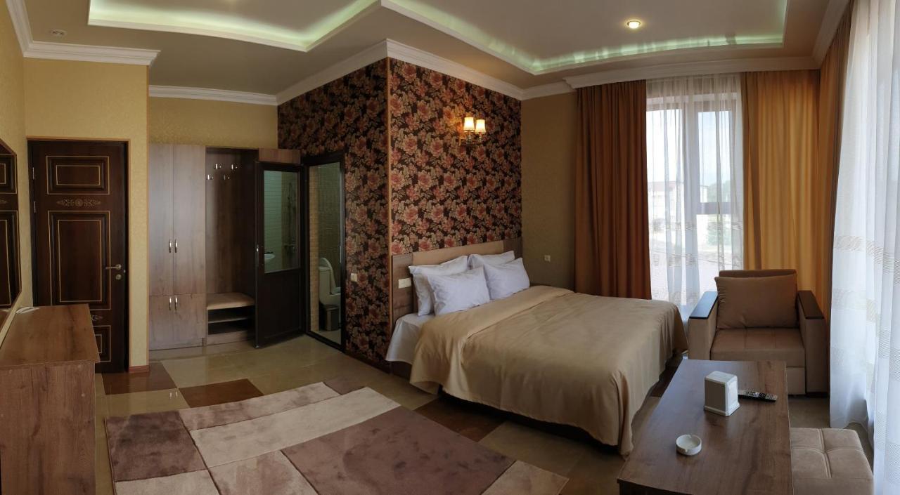 Khrchit Hotel Martuni Ngoại thất bức ảnh
