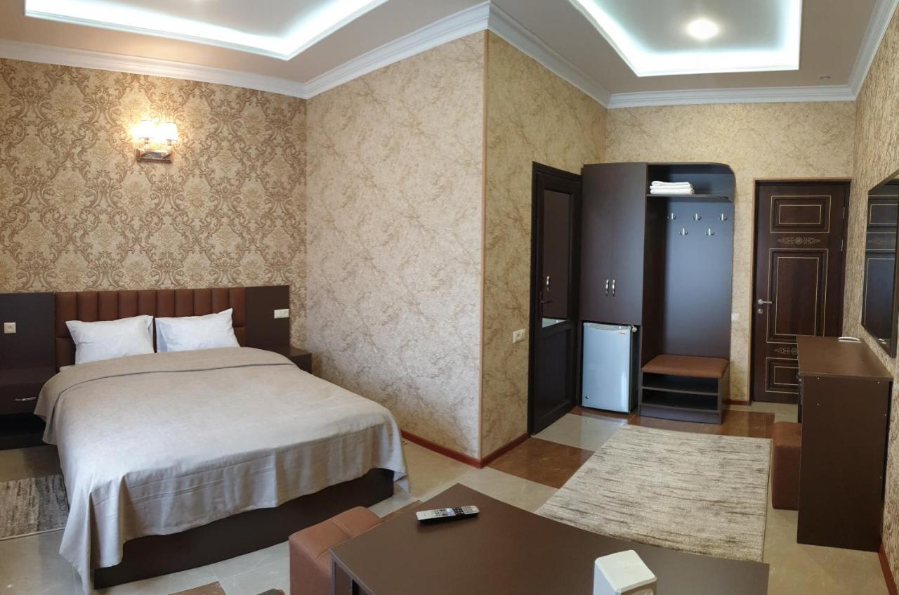 Khrchit Hotel Martuni Ngoại thất bức ảnh