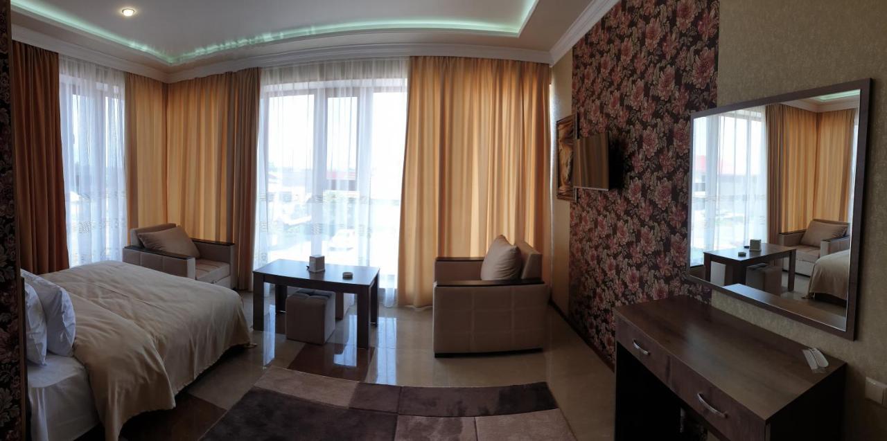 Khrchit Hotel Martuni Ngoại thất bức ảnh